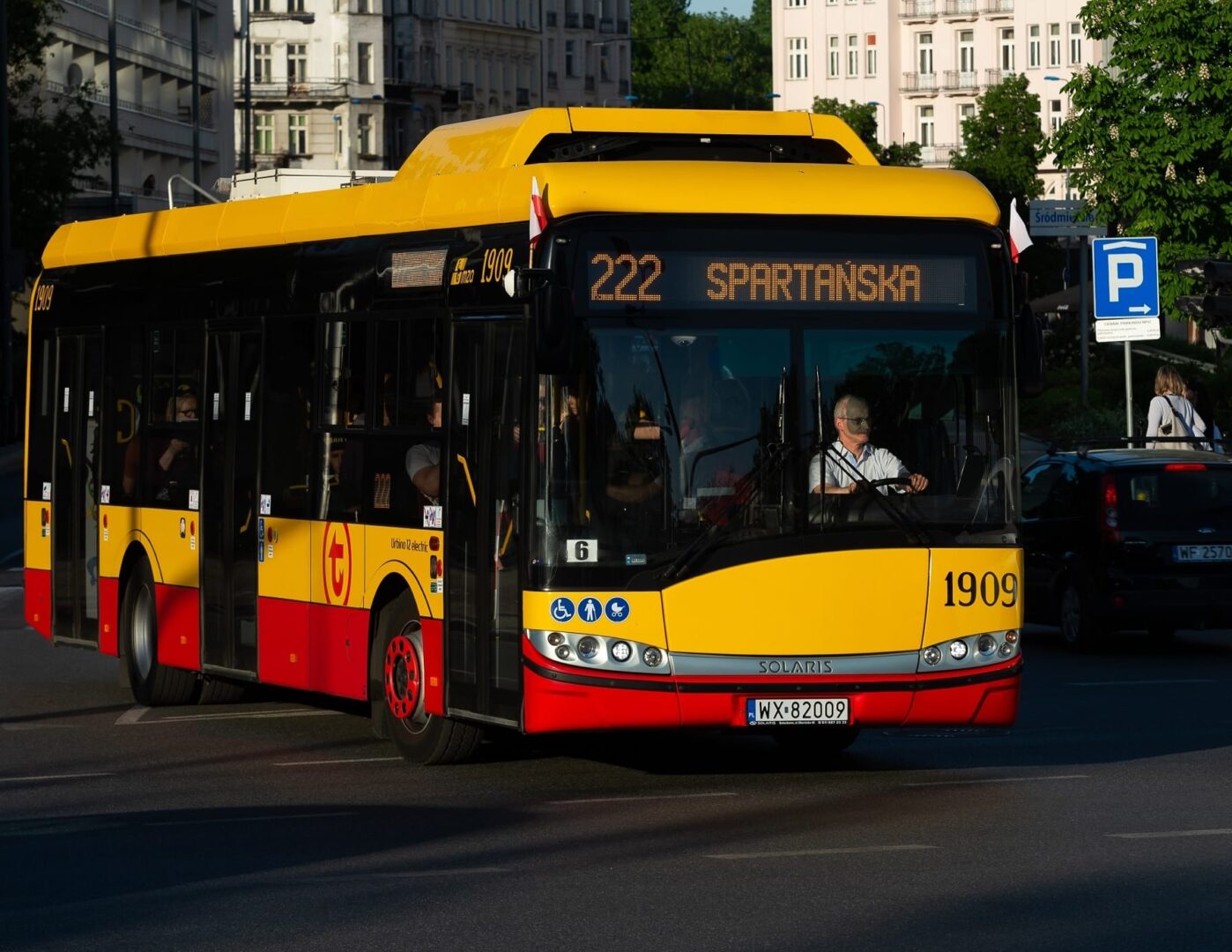 Autobus elektryczny Solaris Urbino 12 nr 1909 na linii 222 (Spartańska) w Warszawie.