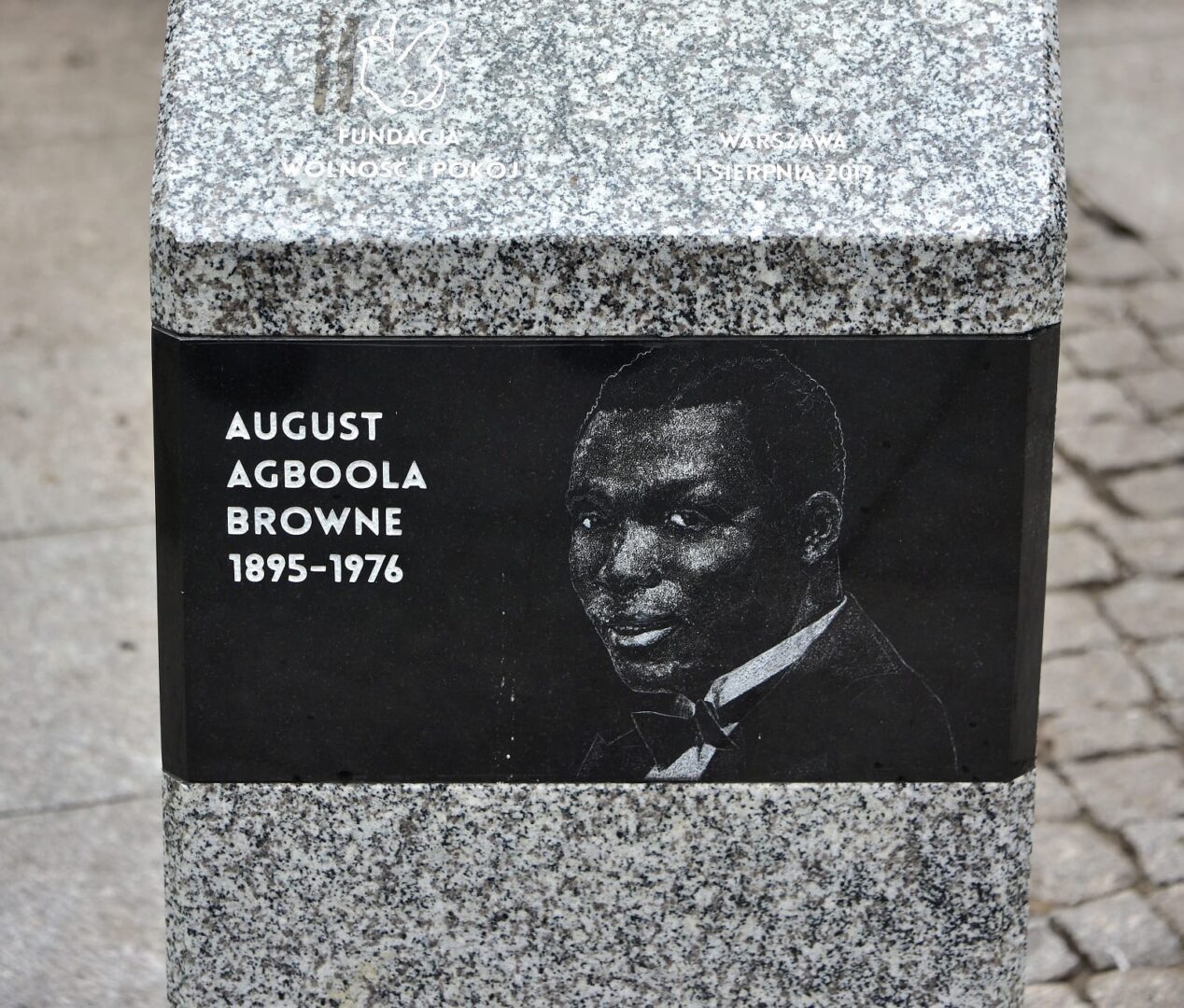 Granitowy pomnik Augusta Agbooli Browne'a (1895-1976), Warszawa, Polska
