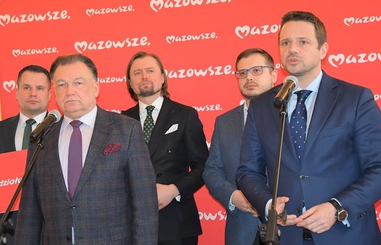 Politycy na konferencji prasowej ogłaszają inicjatywę Mazowsze.