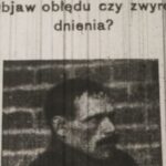 Czarno-białe zdjęcie mężczyzny, prawdopodobnie podejrzanego w śledztwie kryminalnym.