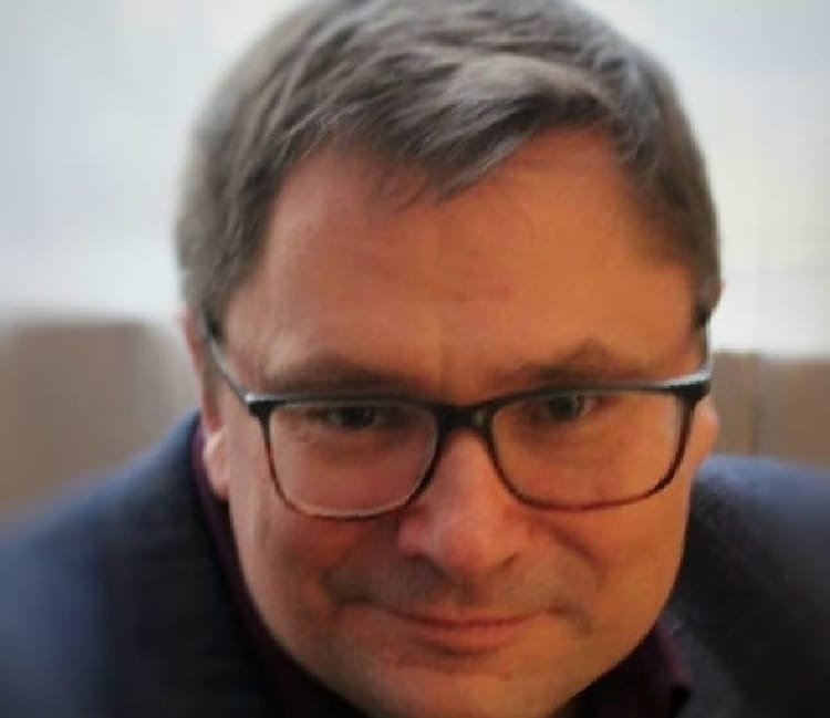 Zdjęcie Marka Little’a, autora „Małej książki o SEO”