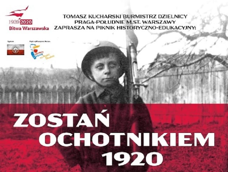 Młody chłopiec w hełmie żołnierza trzyma karabin, zachęcając widzów do zostania ochotnikiem w 1920 r. „Zostań Ochotnikiem 1920” jest eksponowany w widocznym miejscu.