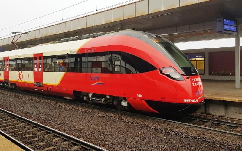 Nowy pociąg SKM, 21 nowych jednostek do dostarczenia. Czerwony i biały elektryczny zespół trakcyjny.