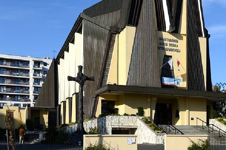 Nowoczesna architektura kościelna, Kościół Świętej Trójcy, Warszawa, Polska