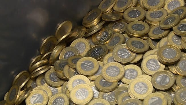 Stos polskich monet 2-złotowych