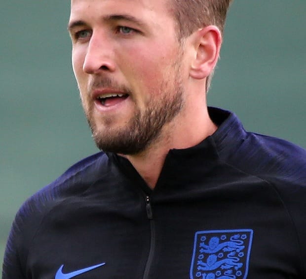Harry Kane, kapitan angielskiej drużyny piłkarskiej, w stroju treningowym.