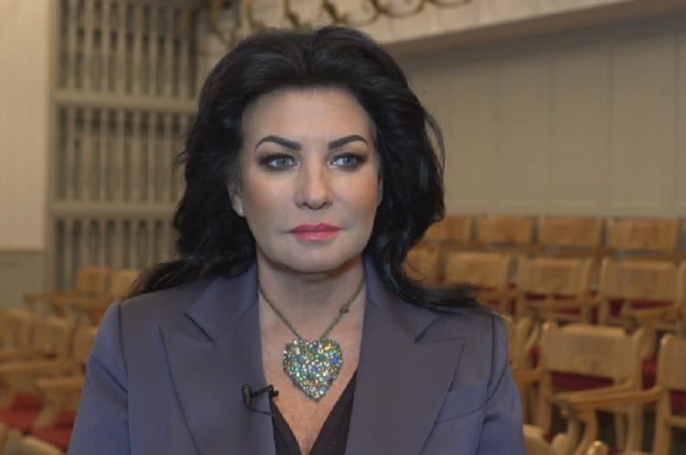 Portret Iriny Chakamady, rosyjskiej polityczki i bizneswoman.