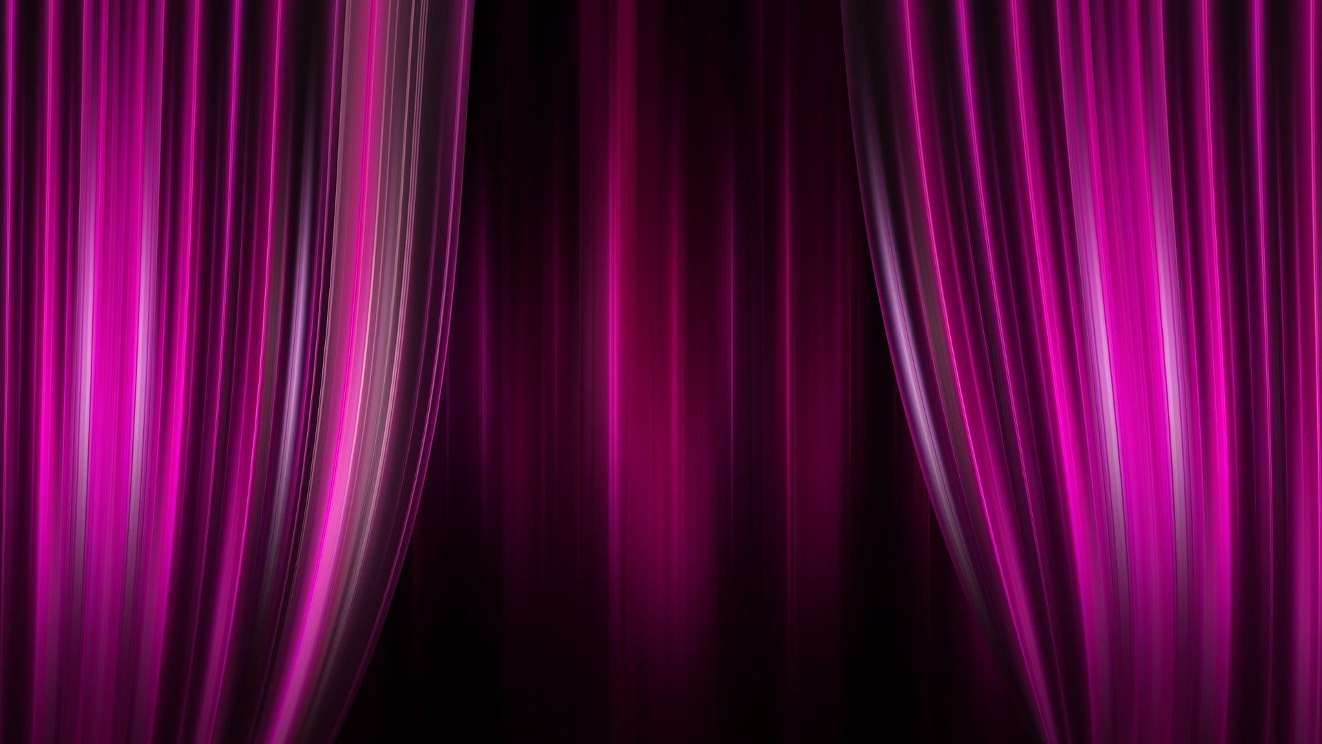 Ciemnofioletowe aksamitne kurtyny teatralne rozsunęły się, odsłaniając ciemną scenę.