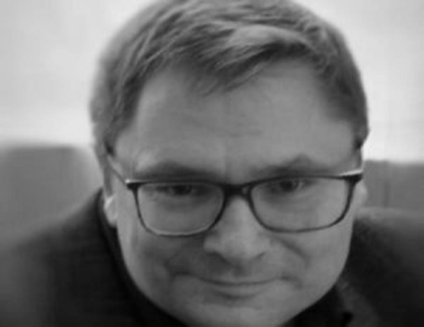 Portret mężczyzny w okularach