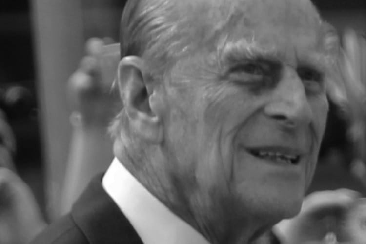 Czarno-biały portret księcia Filipa, księcia Edynburga.