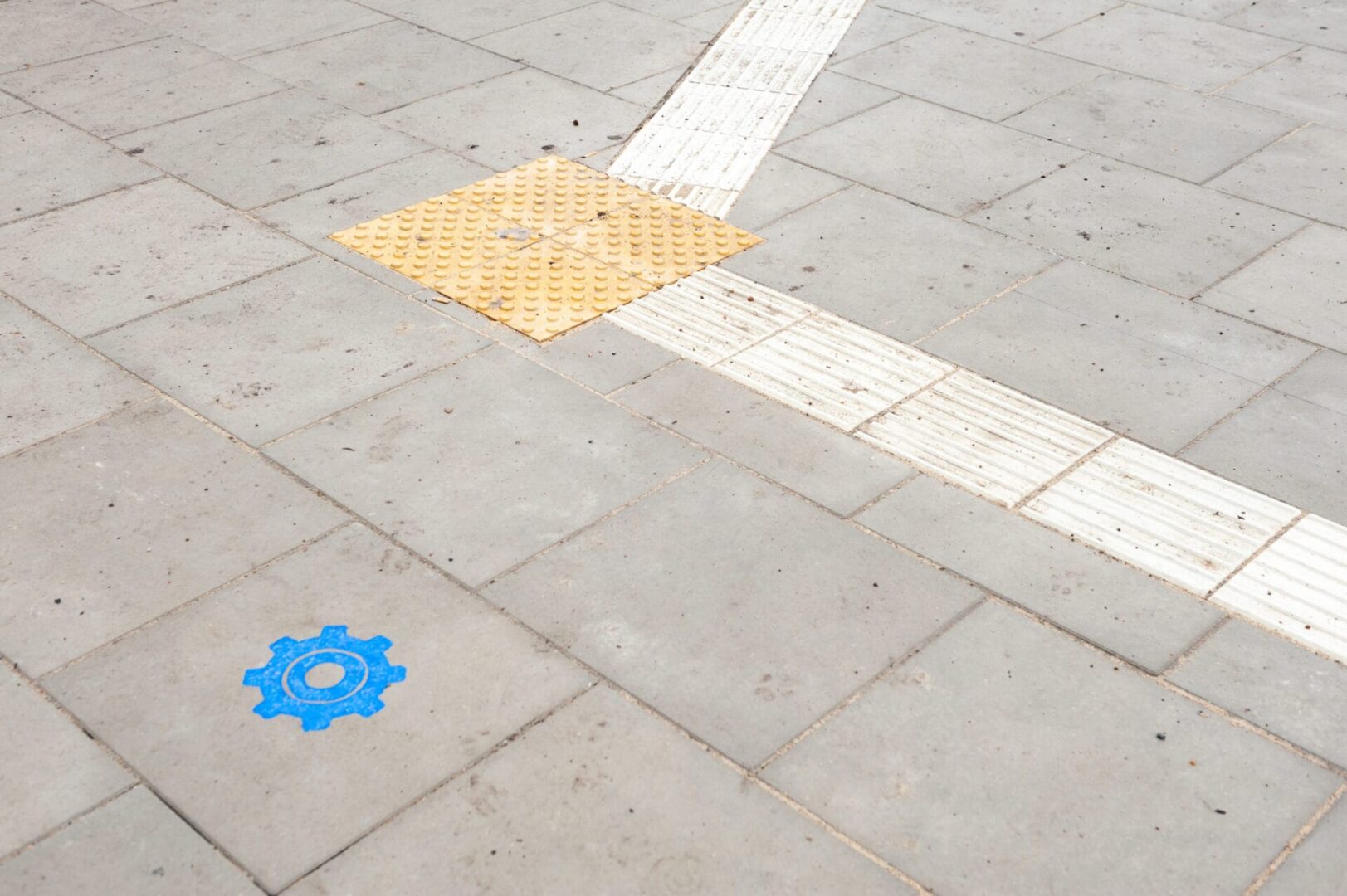 Chodniki przechodzą remo