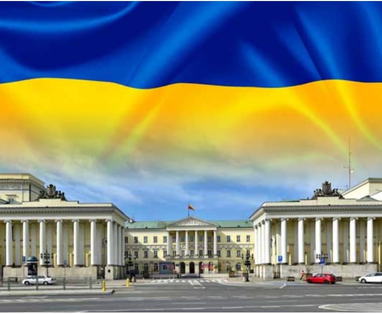 Flaga Ukrainy powiewa nad Pałacem Prezydenckim w Kijowie.