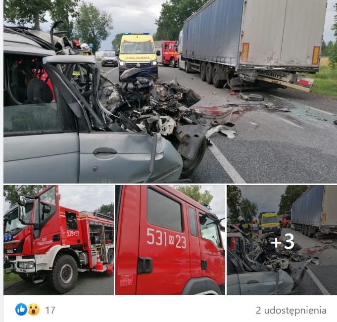 Niszczycielska kolizja wielu pojazdów z udziałem samochodów osobowych i ciężarowych. Ratownicy na miejscu zdarzenia.