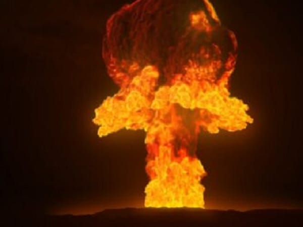 Ogromna chmura grzybowa eksplozji jądrowej