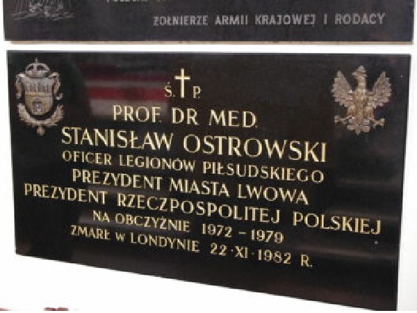 Tablica pamiątkowa poświęcona Stanisławowi Ostrowskiemu, prezydentowi Lwowa, oficerowi Legionów Piłsudskiego i prezydentowi Rzeczypospolitej Polskiej na uchodźstwie.