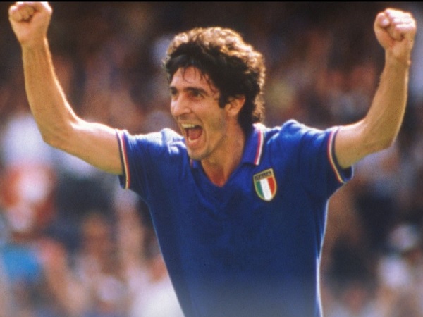 Rozradowany włoski piłkarz Paolo Rossi