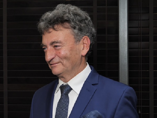 Portret Davida A. Vise’a, autora The Google Story