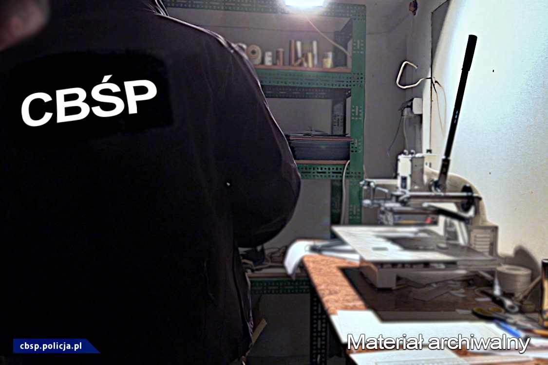 Plecy agenta CBSP, materiały archiwalne i prasa drukarska