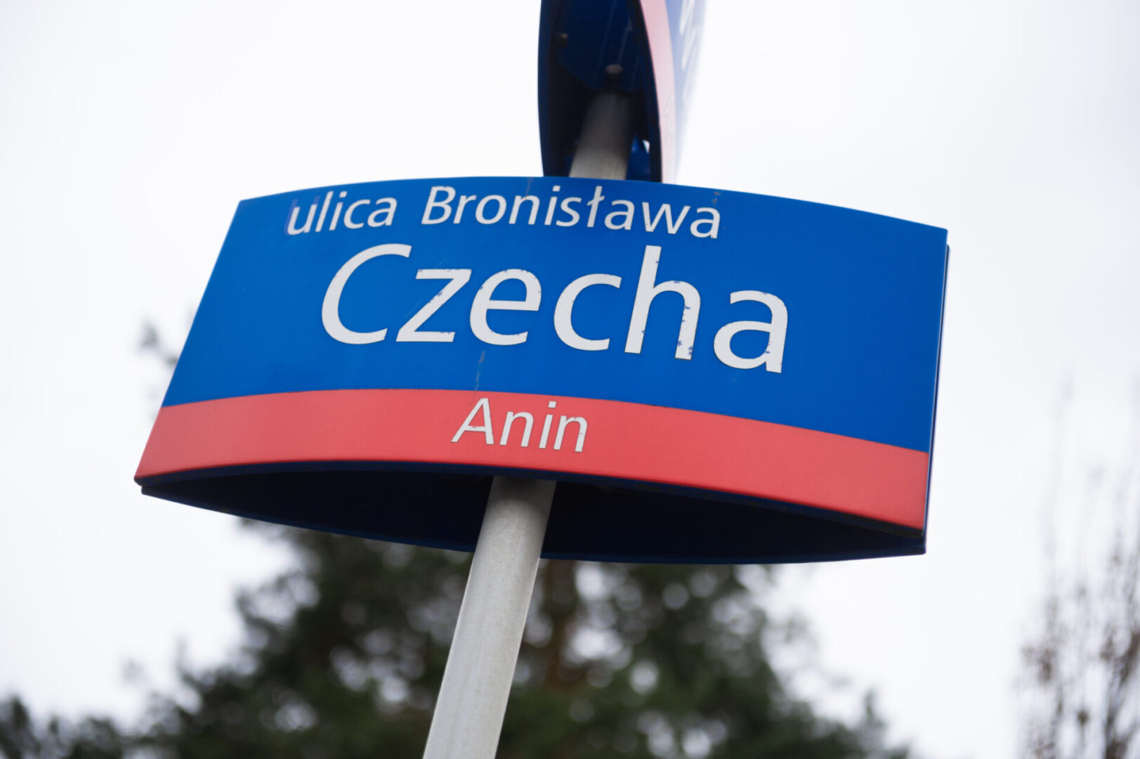 Znak drogowy: ulica Bronisława Czecha, Anin