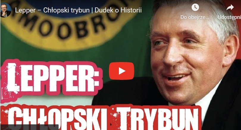 Portret Andrzeja Leppera, przywódcy Polskiej Samoobrony Chłopskiej, z naklejką „Lepper: Chłopski Trybun”.