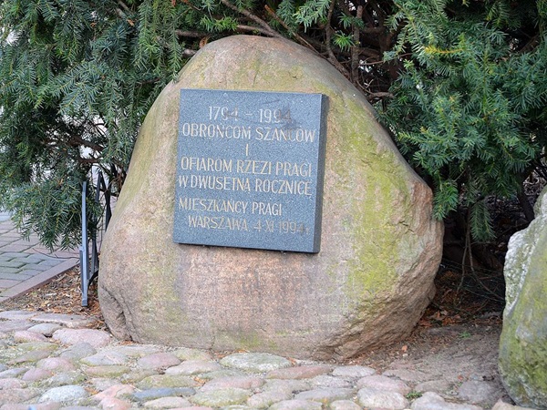 Kamień pamiątkowy upamiętniający ofiary Pragi z 1794 i 1944 r.