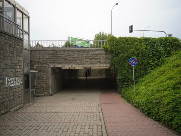 Tunel dla pieszych i rowerzystów, przejście podziemne ze ścieżką rowerową