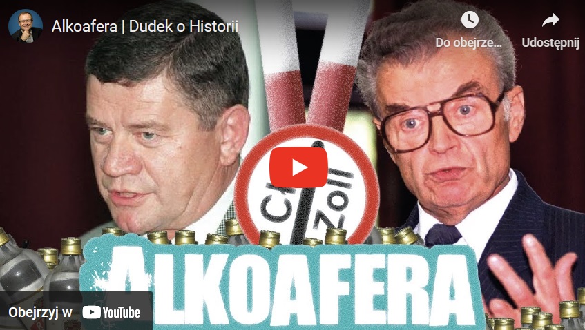 Alkoafera: Dudek omawia historię polskiego alkoholu. Na zdjęciu Dudek i inny mężczyzna z butelkami i znaczkiem „Czoll”.