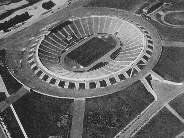 Widok z lotu ptaka na Stadion Olimpijski w Berlinie, Niemcy, z 1936 roku.