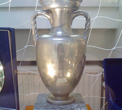 Zbliżenie na puchar Pucharu Narodów Europy z 1956 r.