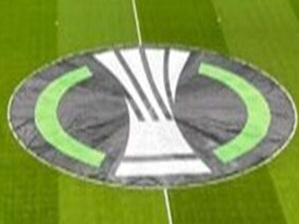 Logo Pucharu Szkocji na boisku piłkarskim