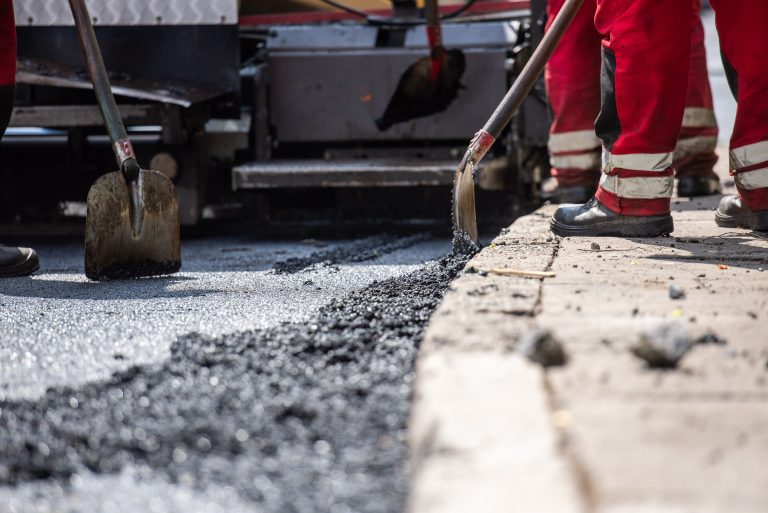 Remont-nawierzchni-prawego-pasa-jezdni_fot.-Infoulice-Warszawa-768x513