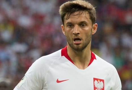 Polski piłkarz Grzegorz Krychowiak w stroju drużynowym