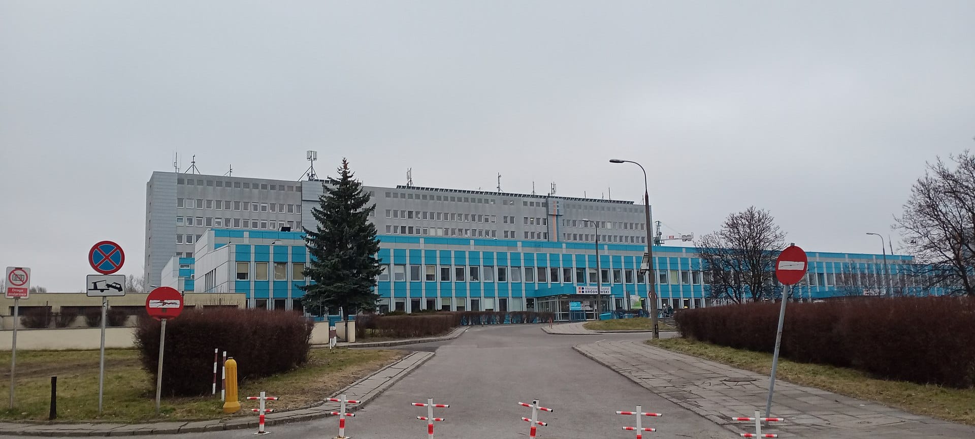 Wygląd zewnętrzny Wojewódzkiego Szpitala Specjalistycznego im. J.Śniadeckiego w Polsce.