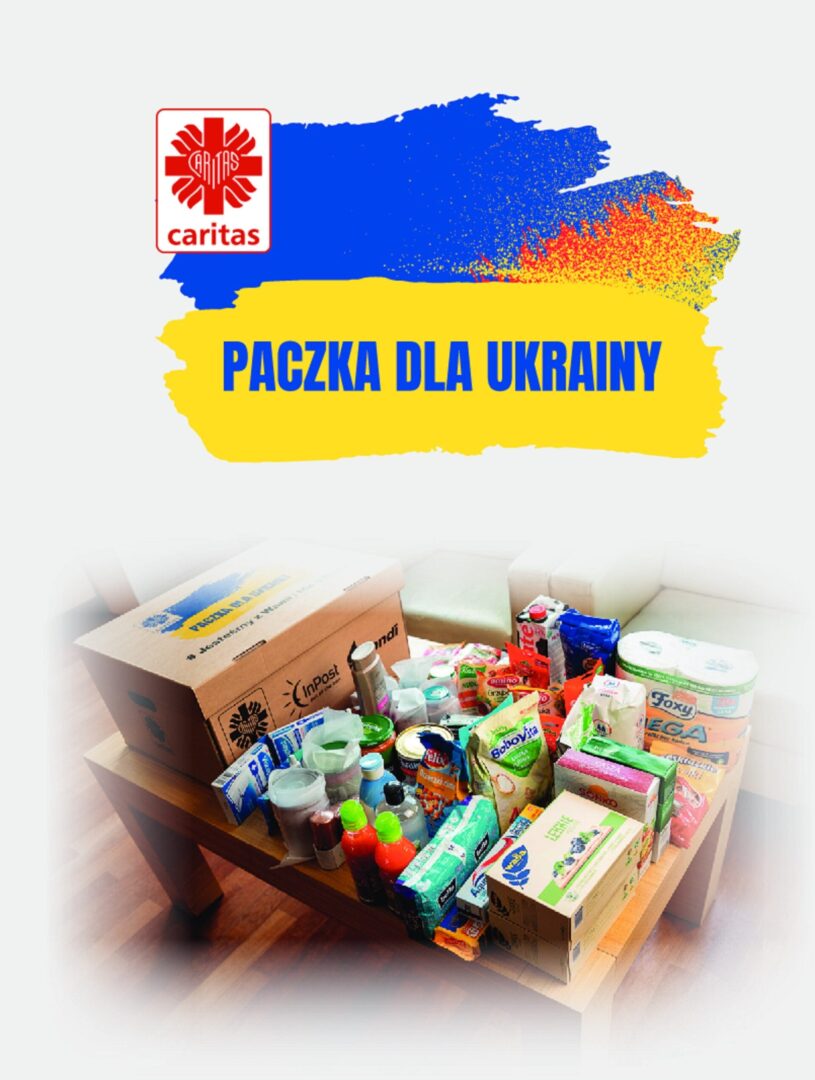 Caritas Polska puszka na datki wypełniona żywnością i artykułami dla Ukrainy. "Paczka dla Ukrainy"