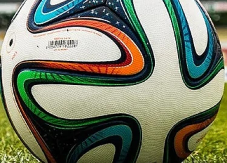 Zbliżenie na piłkę Brazuca, oficjalną piłkę Mistrzostw Świata FIFA 2014.